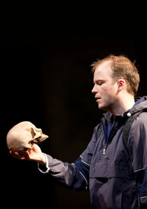 HAMLET_NT_London-photo-by-Johan-Persson_web