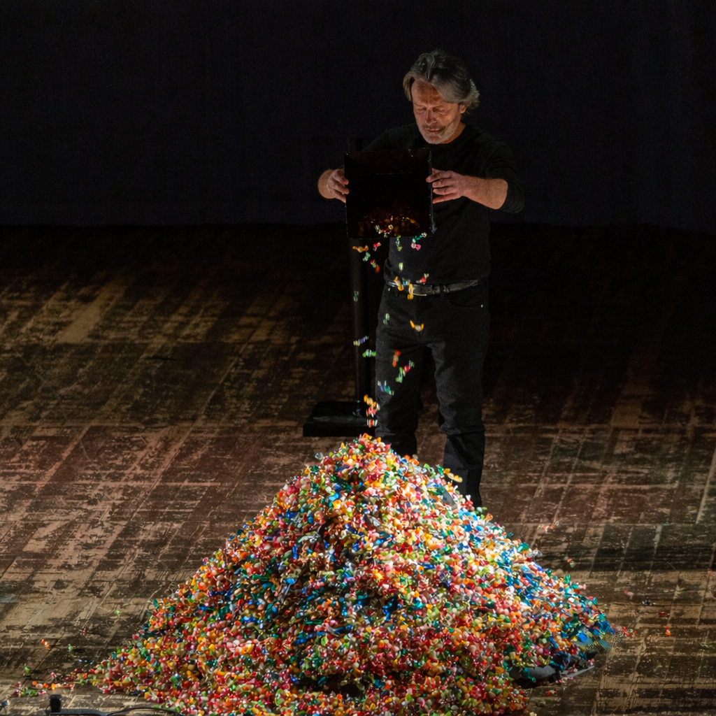 “L’arte è una caramella”, spettacolo di e con Carlo Vanoni per il Festival dell’Arte Contemporanea